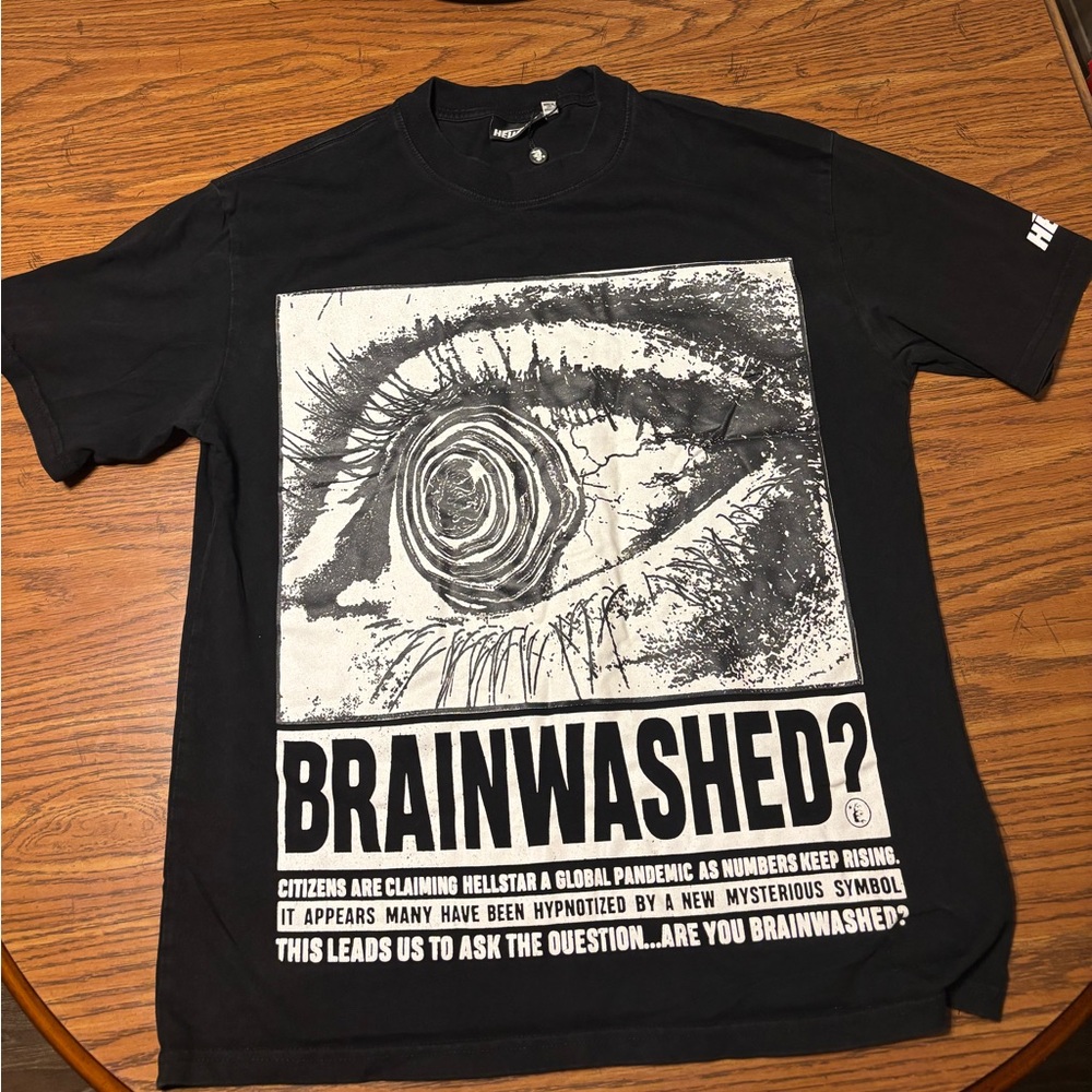 Black Graphic T-Shirt with Eye Design hellstar